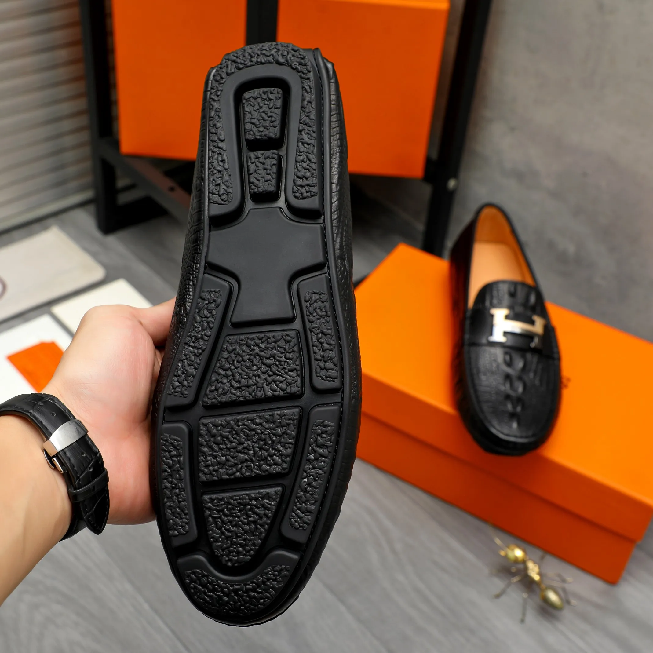 Men's shoes 💰380 Product trademark: HERMES "Hermès" casual slip-on shoes Regular size: 38-45 (45 is custom-made and non-returnable) Product materials: Selected embossed cowhide upper, pigskin lining, rubber outsole